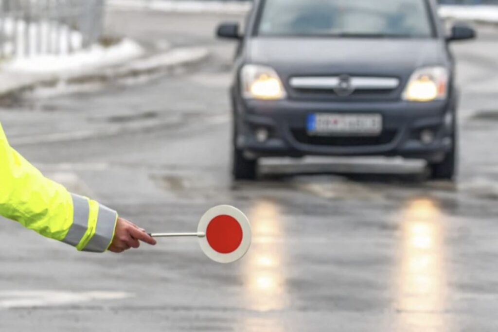 Questi non sono solo controlli di routine, ma una strategia mirata a garantire che tutti gli automobilisti rispettino le norme del Codice della Strada.